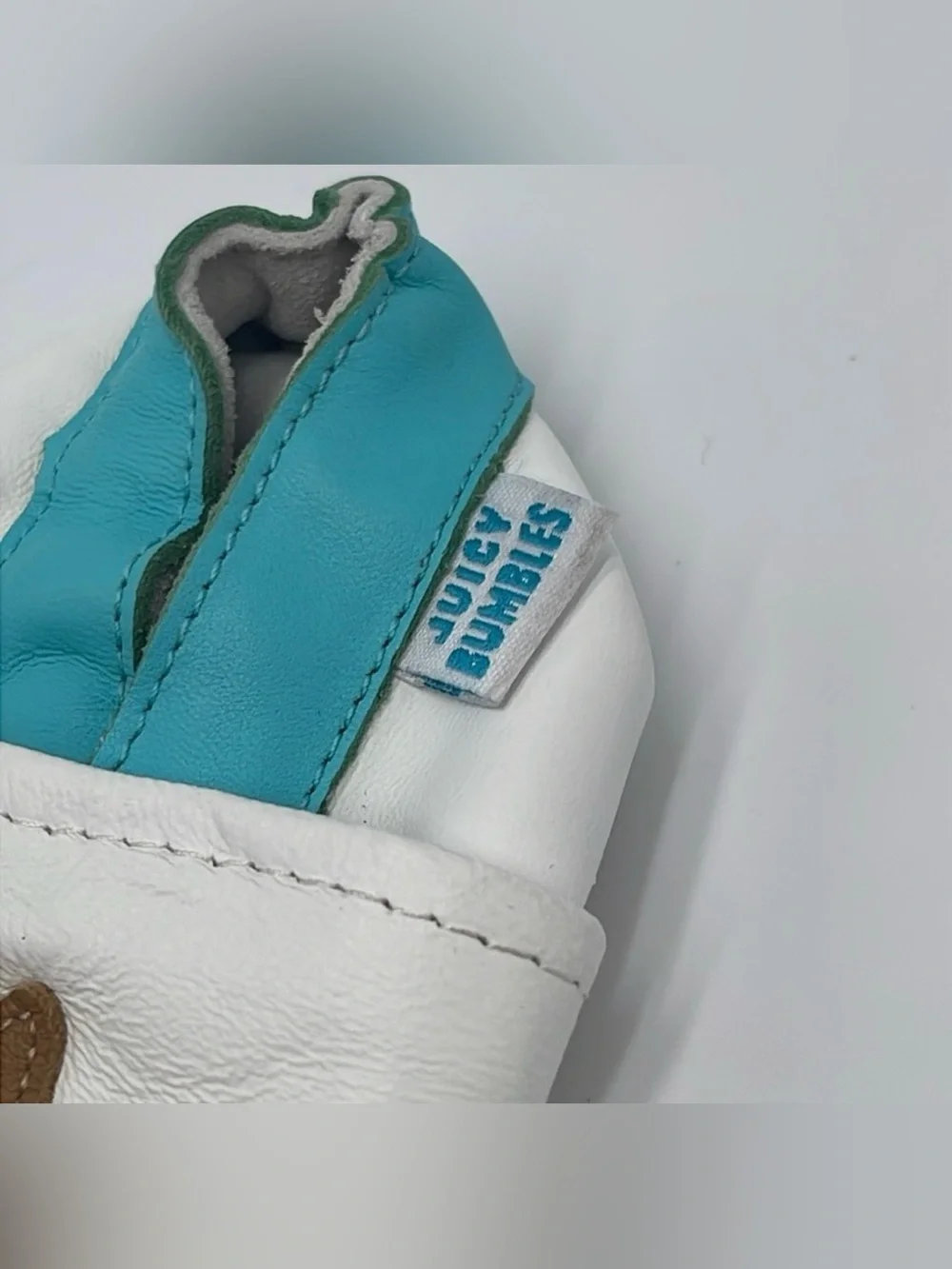 Soft Leather Juicy Bumbles Baby Sleepers White with Turquoise Band & Bear Design